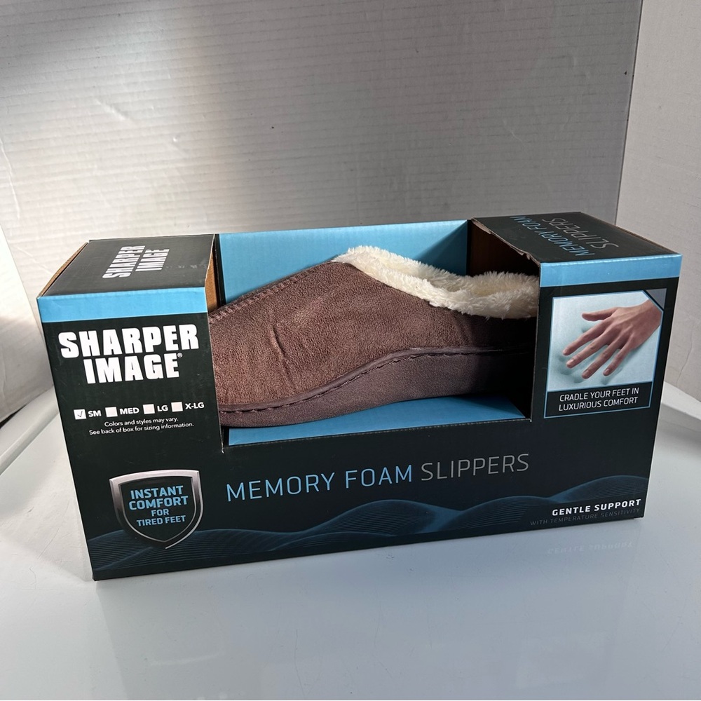 SHARPER IMAGE UNISEX MEMORY FOAM SLIPPERS SIZE Small MENS 5-6 LADIES 6-7 Brown
